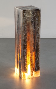 lampada resine e legno rosso