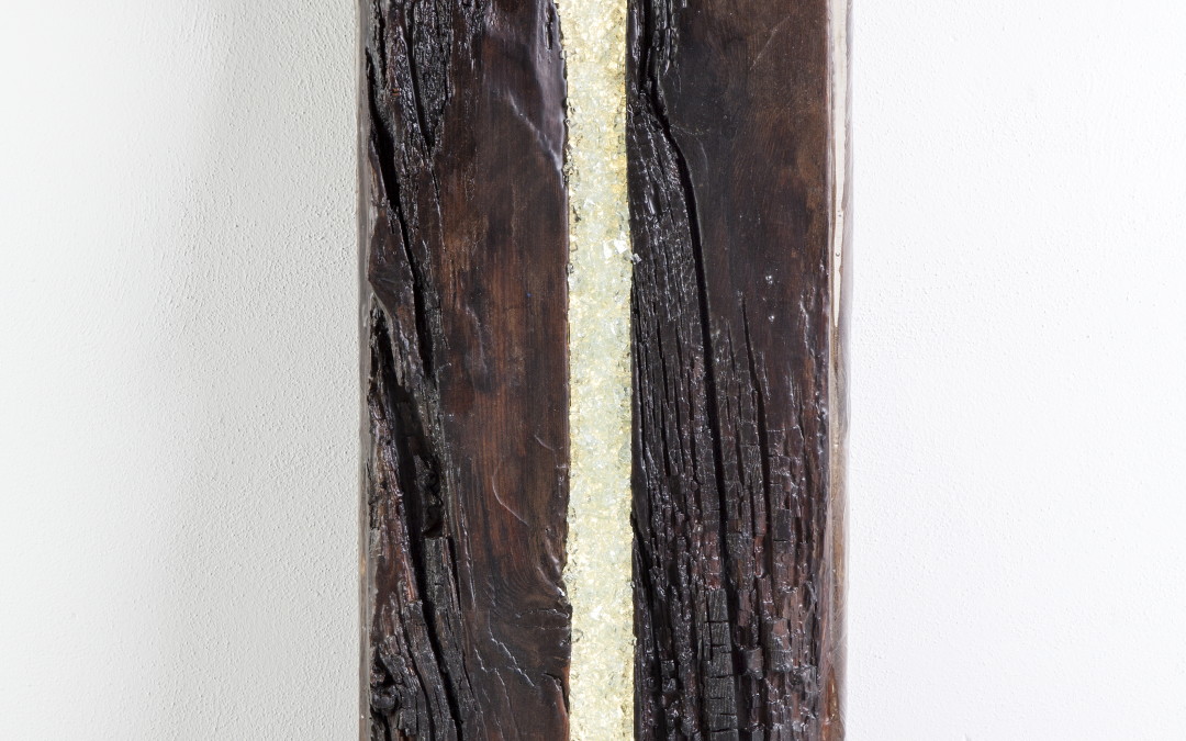 Tronco luce in legno/resina e cristalli scuro