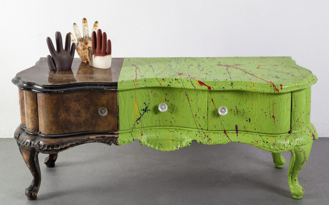 La fantasia non ha limiti: opere artistiche in resina per rivestimenti di mobili e complementi d’arredo