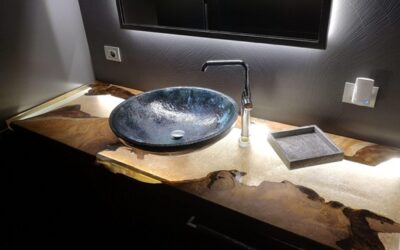 Legno e resina: giocare con linee geometriche